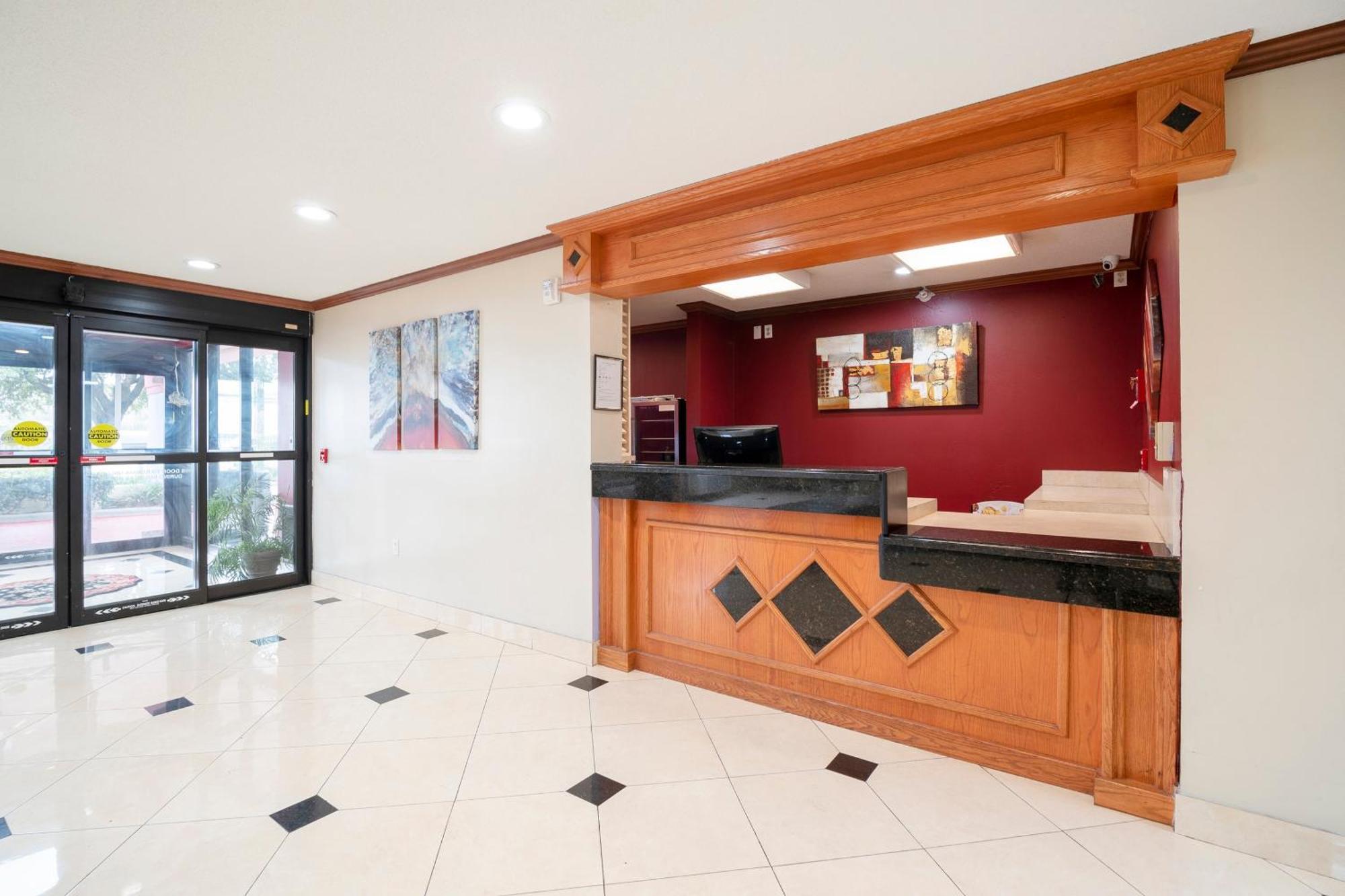 Oyo Townhouse Houston Airport North Hotel Exterior photo