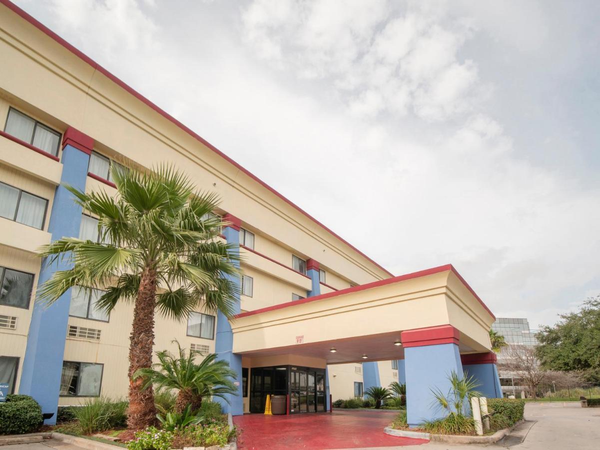 Oyo Townhouse Houston Airport North Hotel Exterior photo
